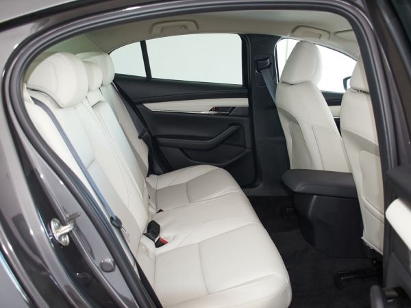 Mazda 3 Sedan 2.0 e-Skyactiv-X Zenith Safety White 132kW