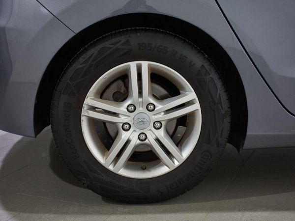 Hyundai i30 1.4 CRDI SLE 66 kW (90 CV)