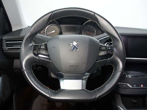 Peugeot 308 PureTech 130 S&S Allure 96 kW (130 CV)