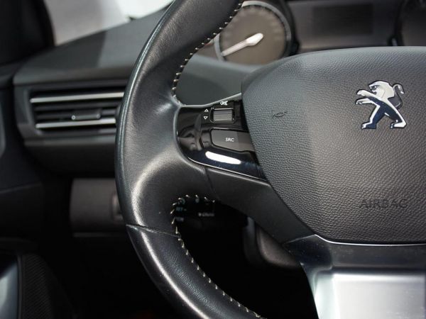 Peugeot 308 PureTech 130 S&S Allure 96 kW (130 CV)