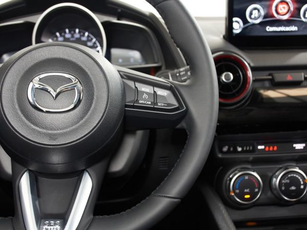 Mazda 2 2023 E-SKYACTIV G MHEV 66 KW (90 CV) MT 2WD  HOMURA