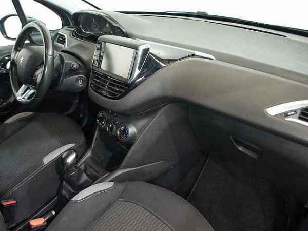 Peugeot 208 1.2 PureTech Style 82