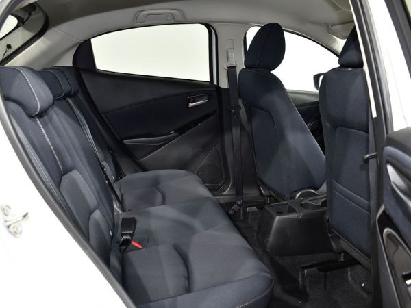 Mazda 2 1.5 e-Skyactiv-g Zenith pantalla 7