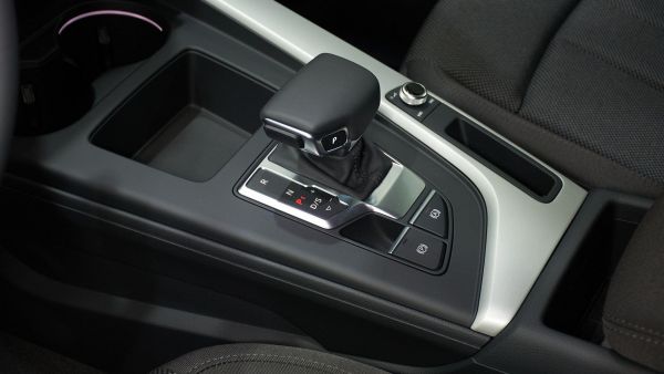 Audi A4 Advanced 30 TDI 100 kW (136 CV) S tronic