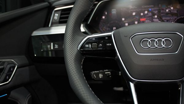 Audi Q8 e-tron Sportback S line 55 quattro 300 kW (408 CV)