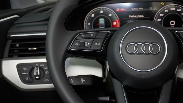 Audi A4 Advanced 30 TDI 100 kW (136 CV) S tronic